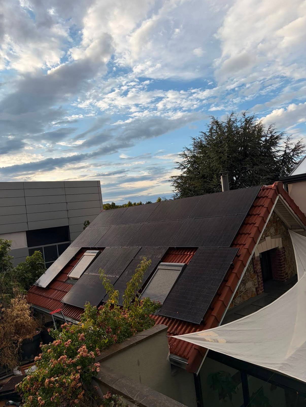 Maison individuelle — Montreuil ( 93 ) — 9,5 kWc, sur plusieurs pans de toitures